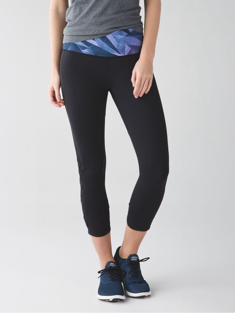 LULULEMON ATHLETICA VAR CITY CROP LEGGINGS SIZE 8